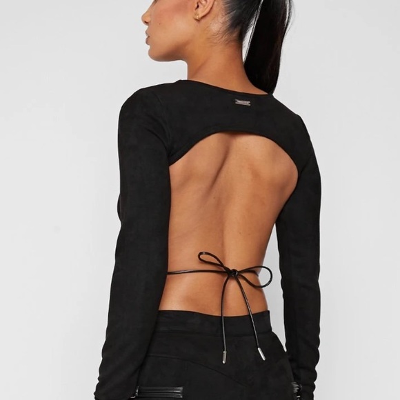 VEGAN SUEDE BACKLESS TOP - BLACK🖤 - Picture 4 of 11